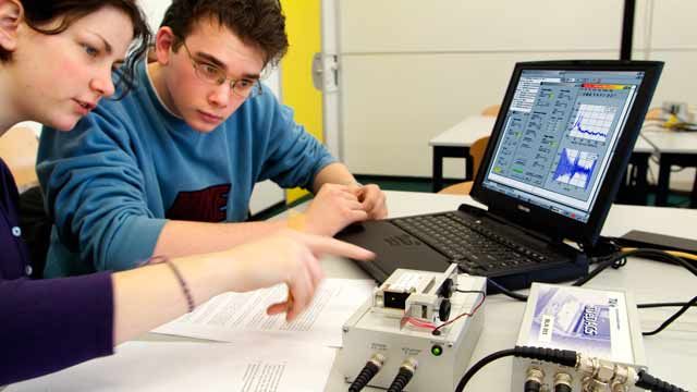 Technische Universiteit Eindhoven Integrates Experimentation into the Engineering Curriculum