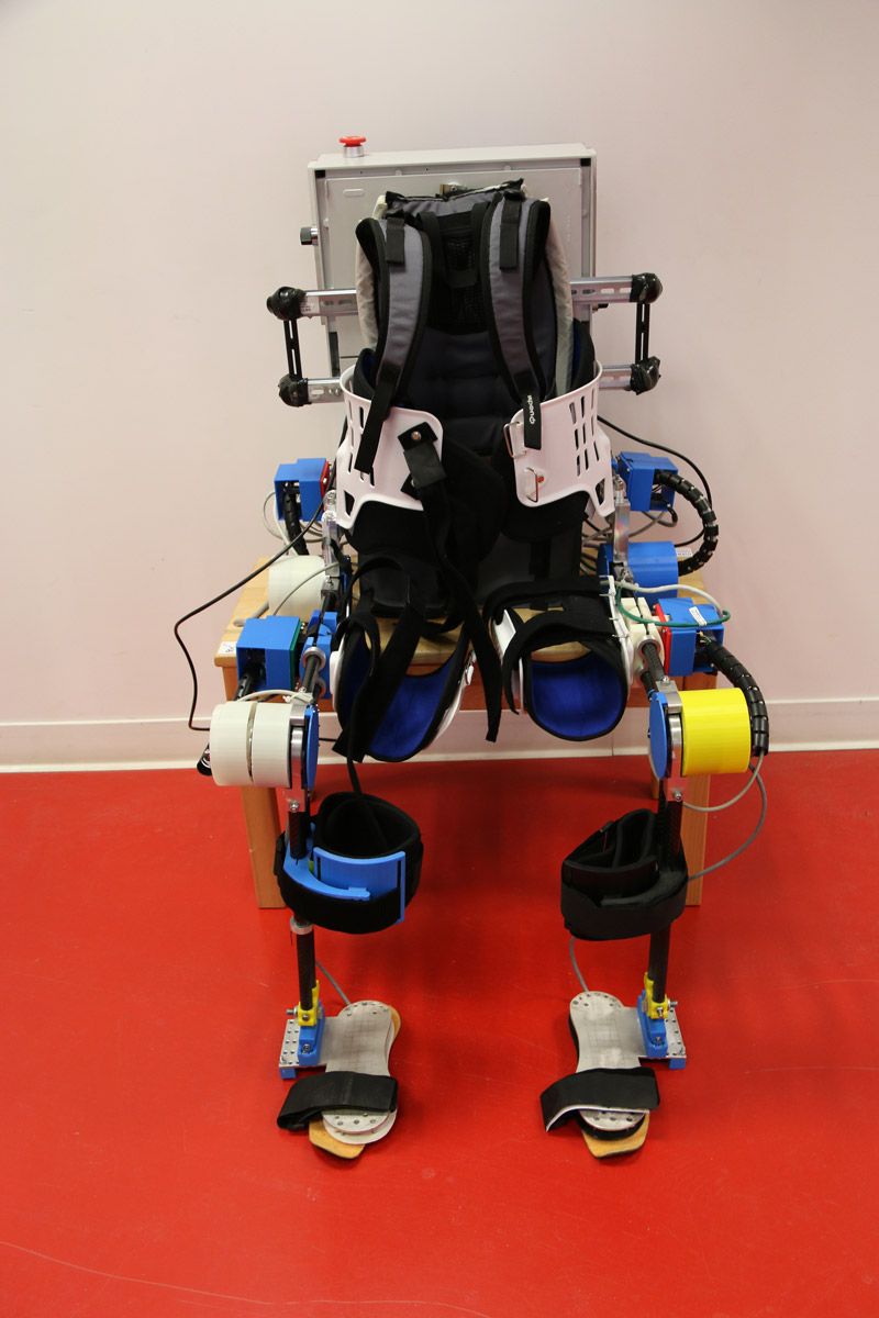 A full view of the JUNIA exoskeleton showing the mechanism that is strapped on the individual’s back similar to a backpack.