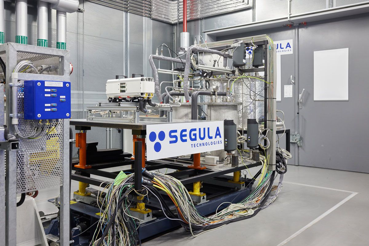 The hydrogen fuel cell is shown on a large test rig inside the laboratory. 